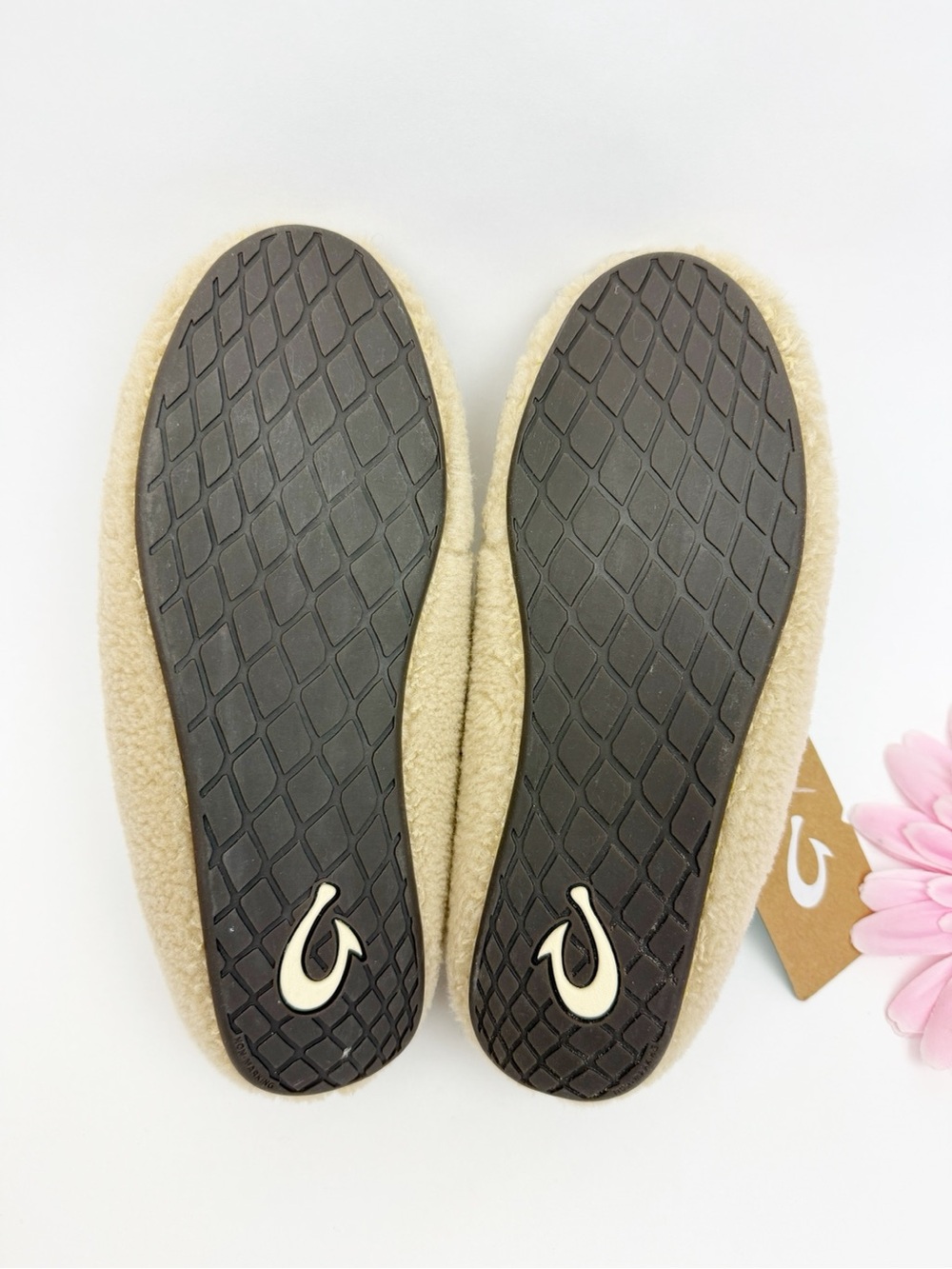 OluKai Women's Nohea Heu Slippers Sandbar Tan Beige Sherpa Fleece - Picture 10 of 12